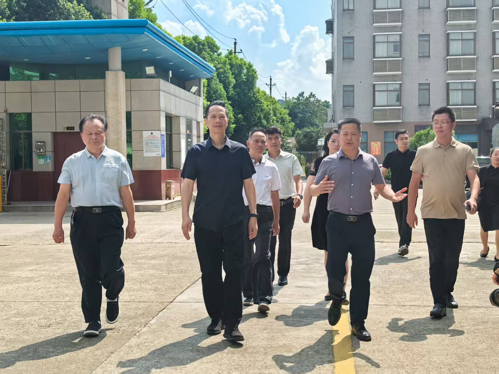 閩湘茶業(yè)交流共促產(chǎn)業(yè)發(fā)展——海峽兩岸茶業(yè)交流協(xié)會林鐘樂會長一行考察益陽茶廠